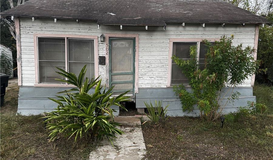502 Encinal St, Alice, TX 78332 - 2 Beds, 1 Bath