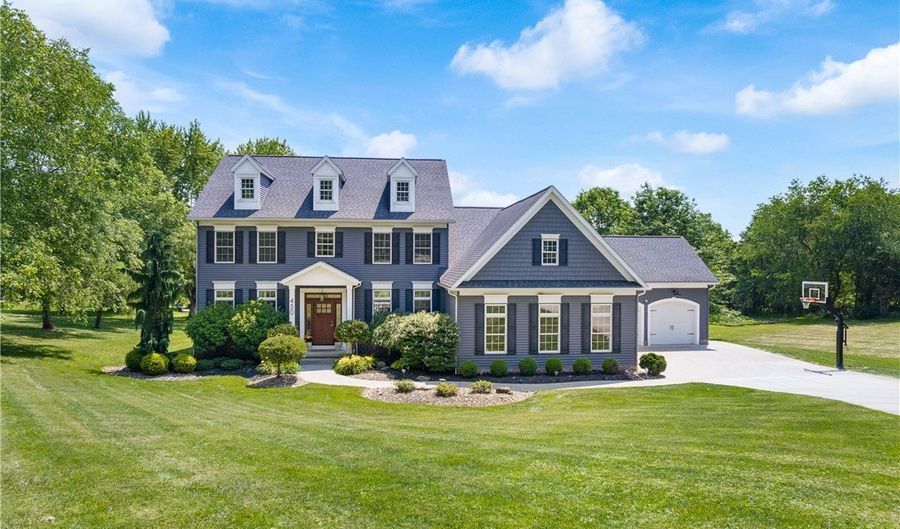 450 Hartville Rd, Atwater, OH 44201 - 4 Beds, 5 Bath