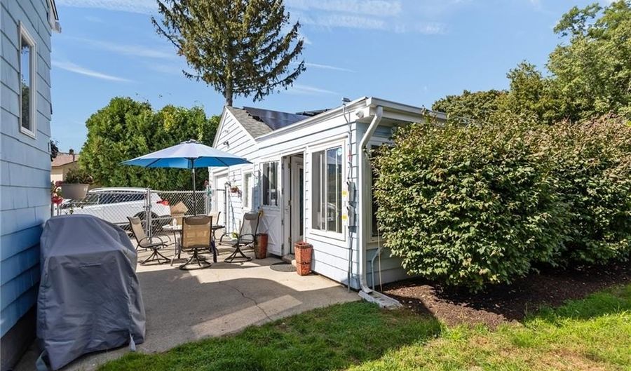 333 Phenix Ave, Cranston, RI 02920 - 3 Beds, 3 Bath