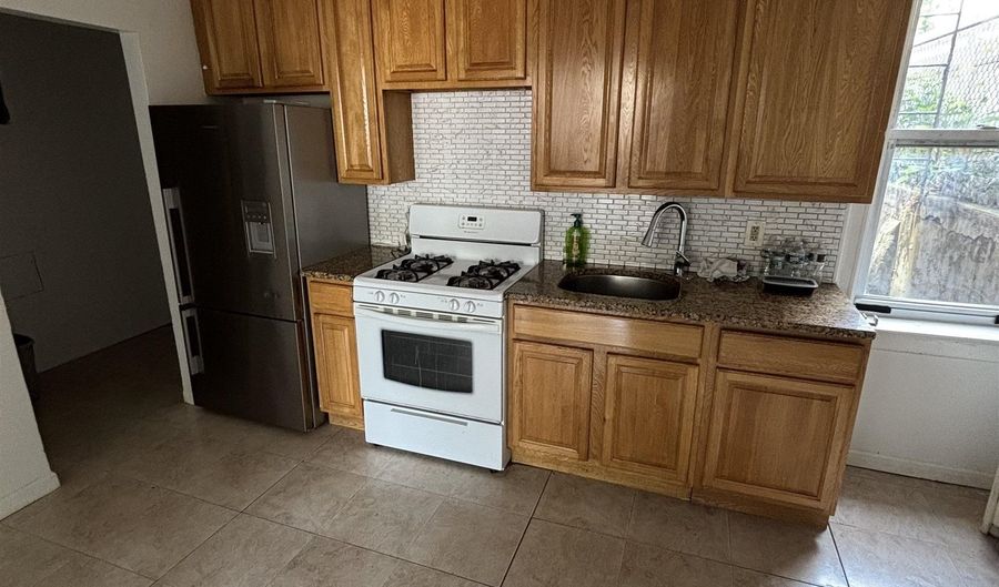 573 AVENUE E 3, Bayonne, NJ 07002 - 1 Beds, 1 Bath