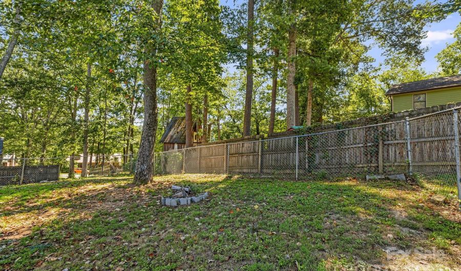 30 Brentwood Dr, Asheville, NC 28806 - 3 Beds, 3 Bath