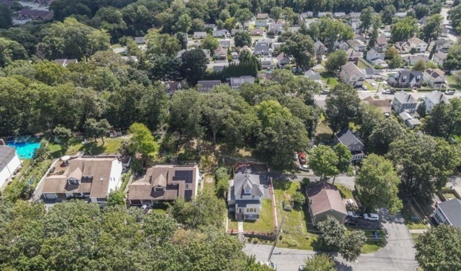24 Livingston Ave, Andover, NJ 07801 - 4 Beds, 2 Bath