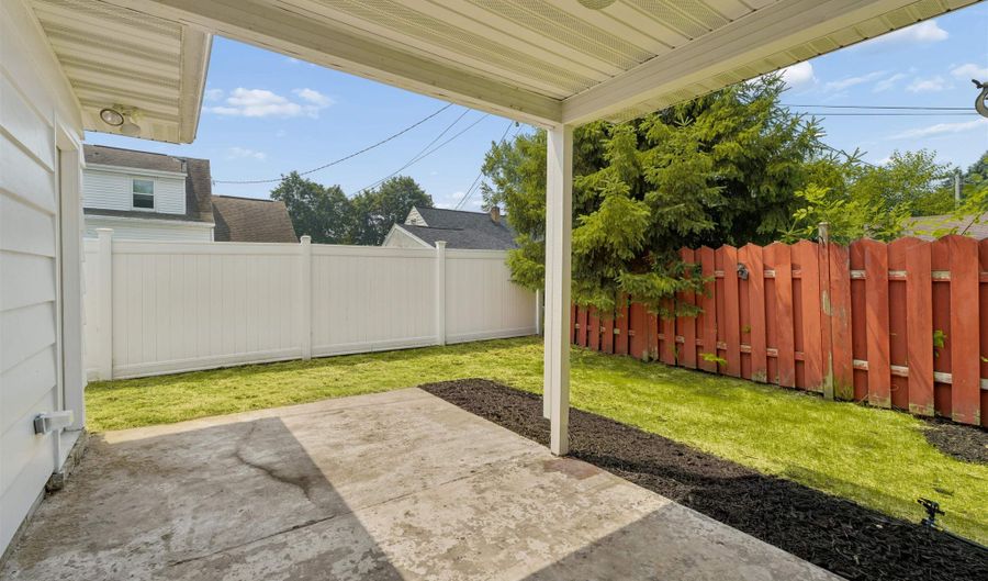 2219 N UNION St, Appleton, WI 54911 - 3 Beds, 3 Bath