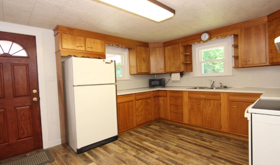 151 DOGWOOD Dr, Alburtis, PA 18011 - 4 Beds, 1 Bath