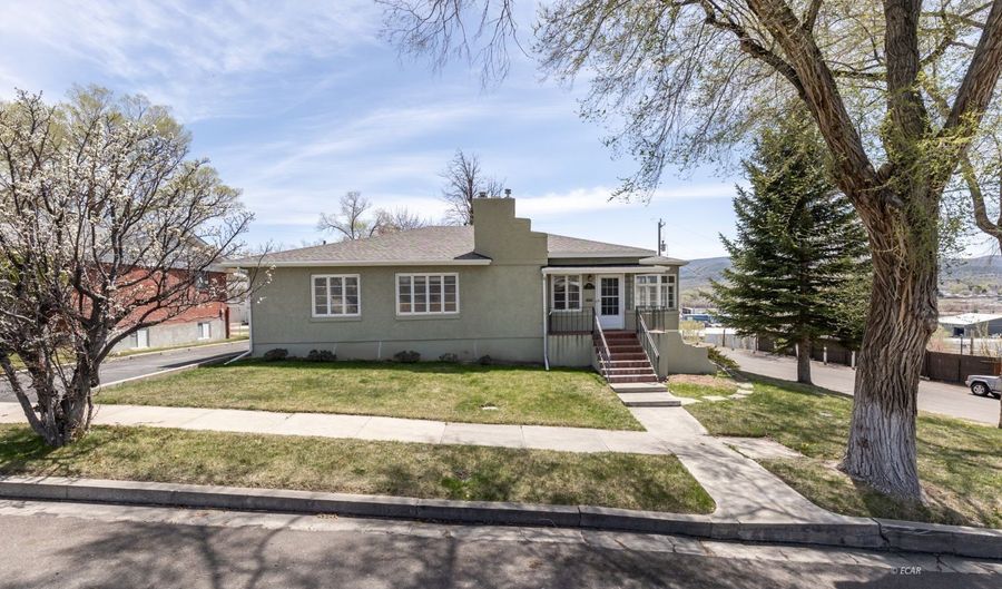 285 W Pine St, Elko, NV 89801 - 4 Beds, 2 Bath