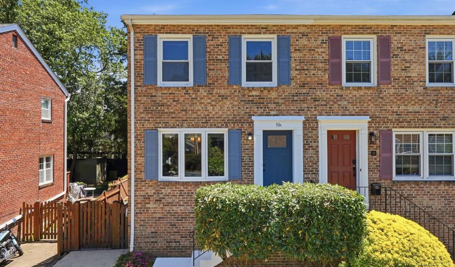 19 E MYRTLE St A, Alexandria, VA 22301 - 3 Beds, 3 Bath
