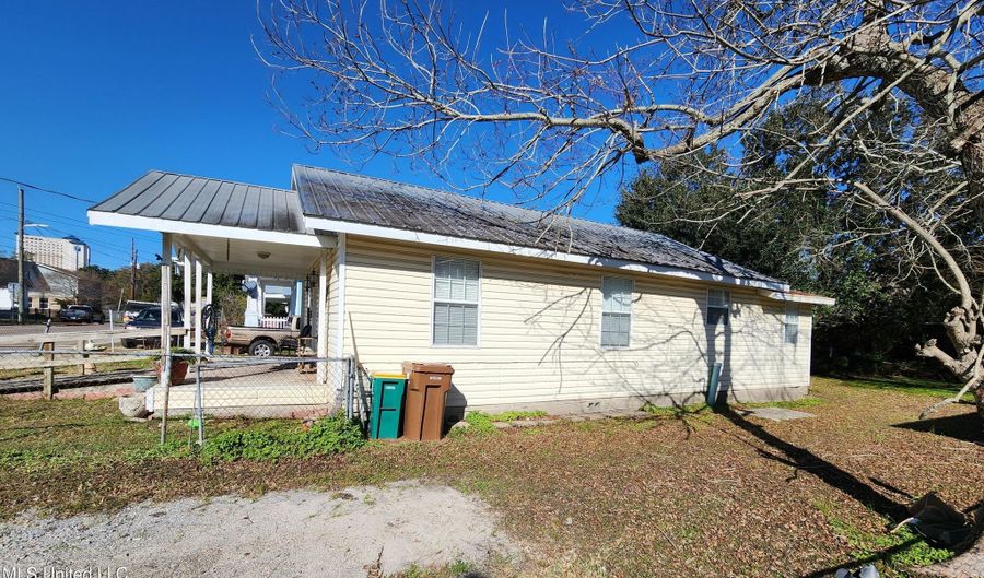 332 Haise St, Biloxi, MS 39530 - 2 Beds, 2 Bath