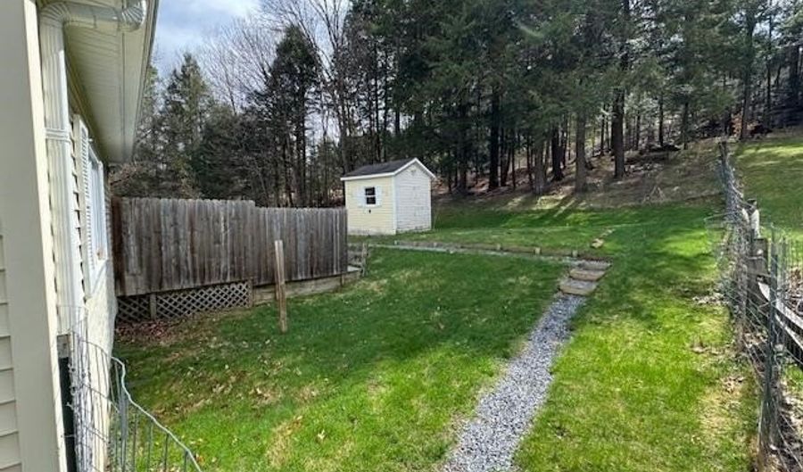 78 Carbonti Cir, Arlington, VT 05250 - 3 Beds, 2 Bath