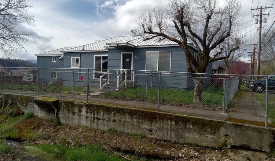 113 N WALNUT St, Bingen, WA 98605 - 2 Beds, 2 Bath