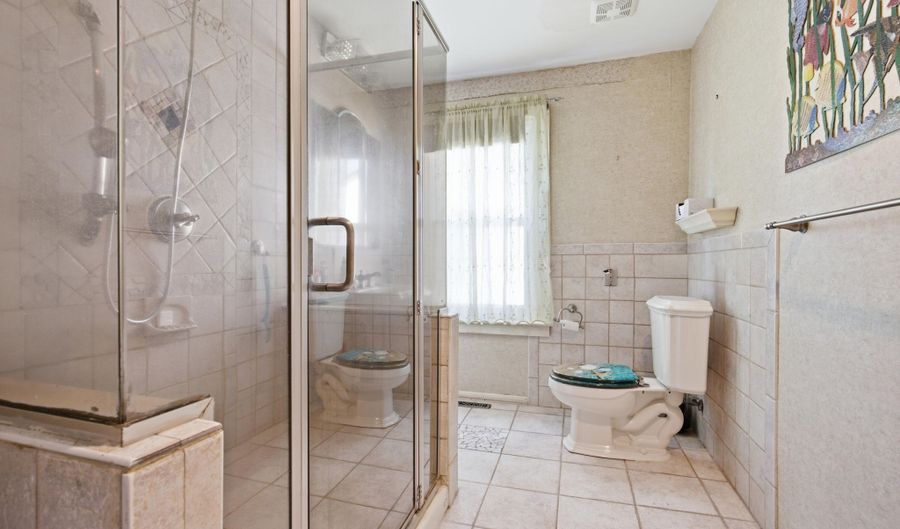 674 E Bay Ave, Barnegat, NJ 08005 - 5 Beds, 2 Bath
