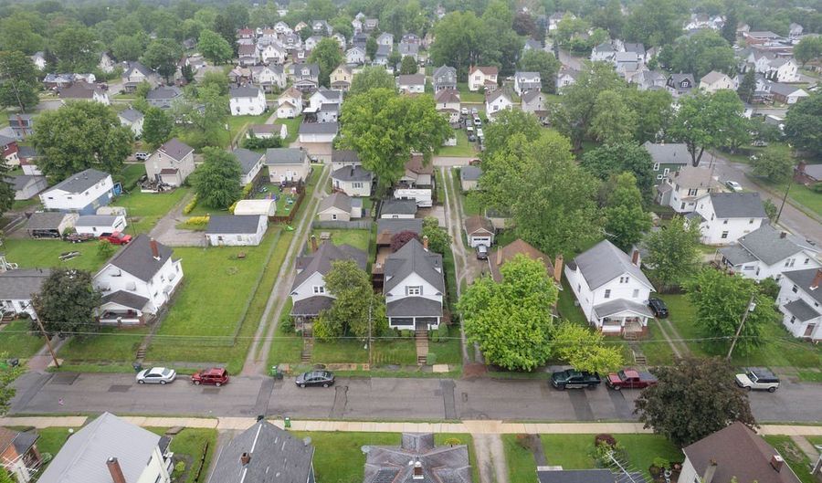 645 W Summit St, Alliance, OH 44601 - 3 Beds, 1 Bath