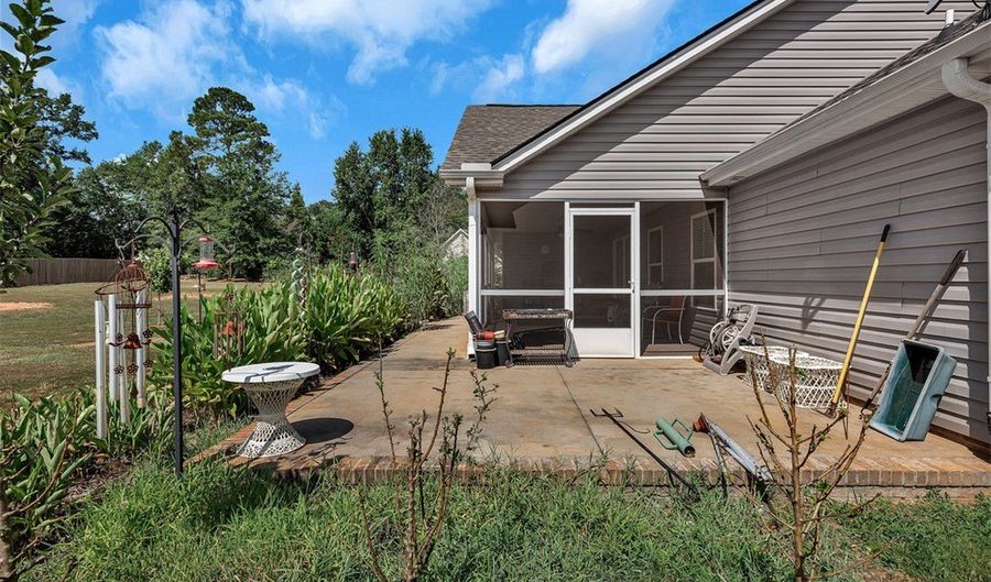 303 Plantation Pt, Anderson, SC 29625 - 3 Beds, 2 Bath