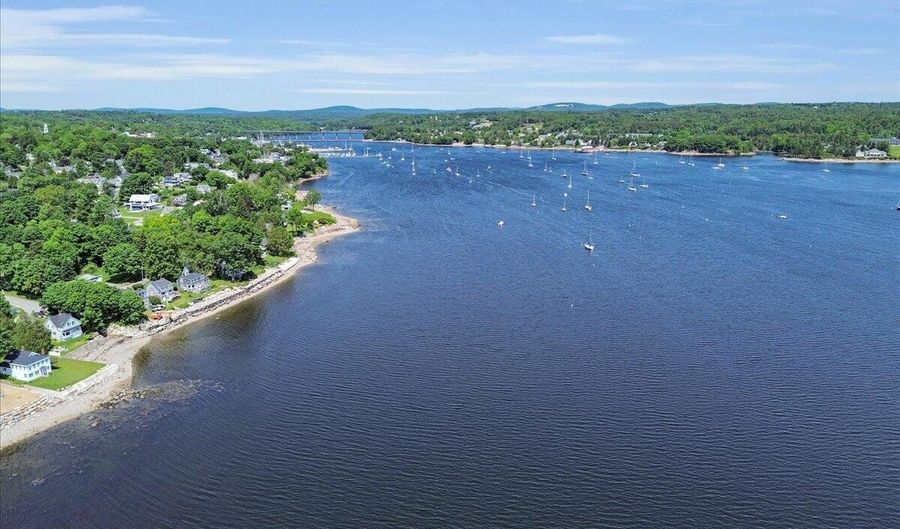 48 Ocean St, Belfast, ME 04915 - 4 Beds, 3 Bath