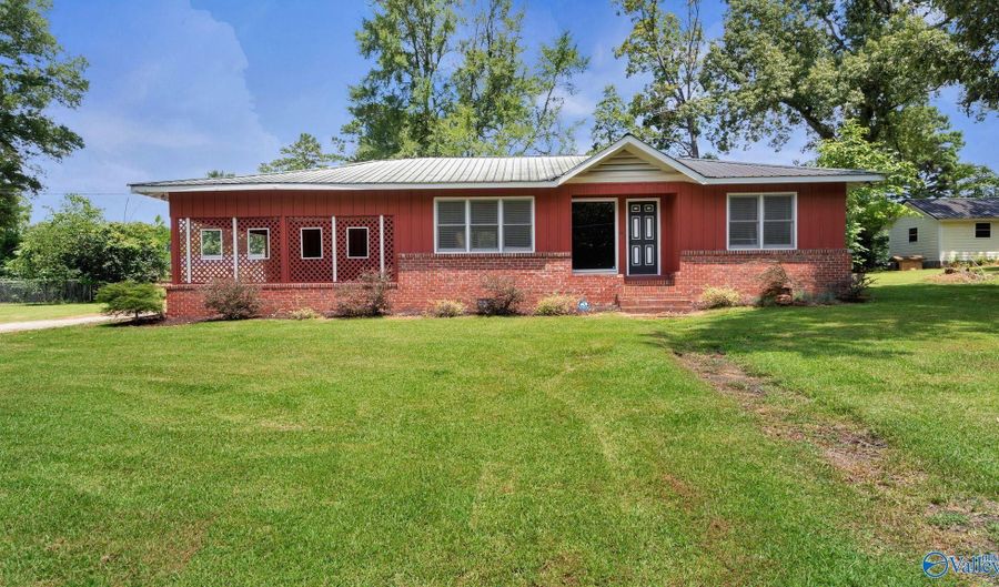 174 Nunnally Ave, Anniston, AL 36206 - 2 Beds, 2 Bath