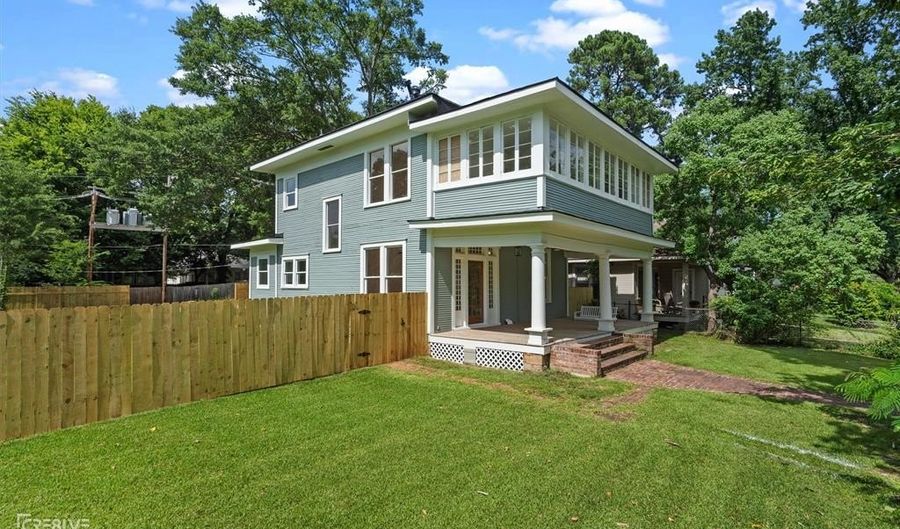 846 Fairview St, Shreveport, LA 71104 - 3 Beds, 3 Bath