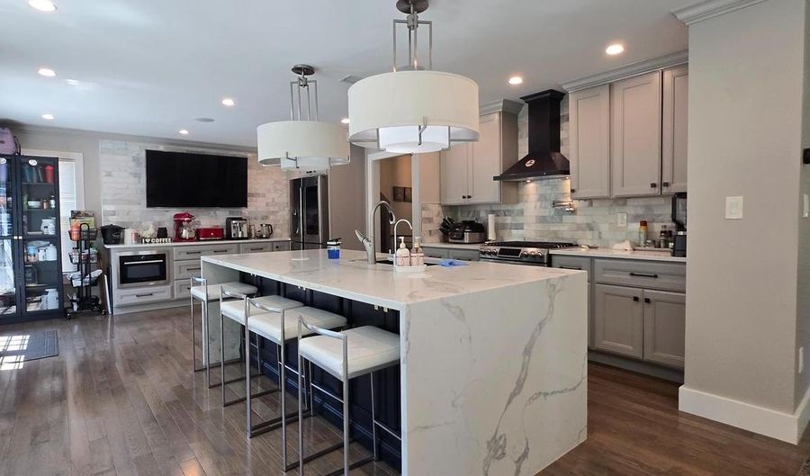 10809 WEEPING WILLOW Ln, Beltsville, MD 20705 - 5 Beds, 4 Bath
