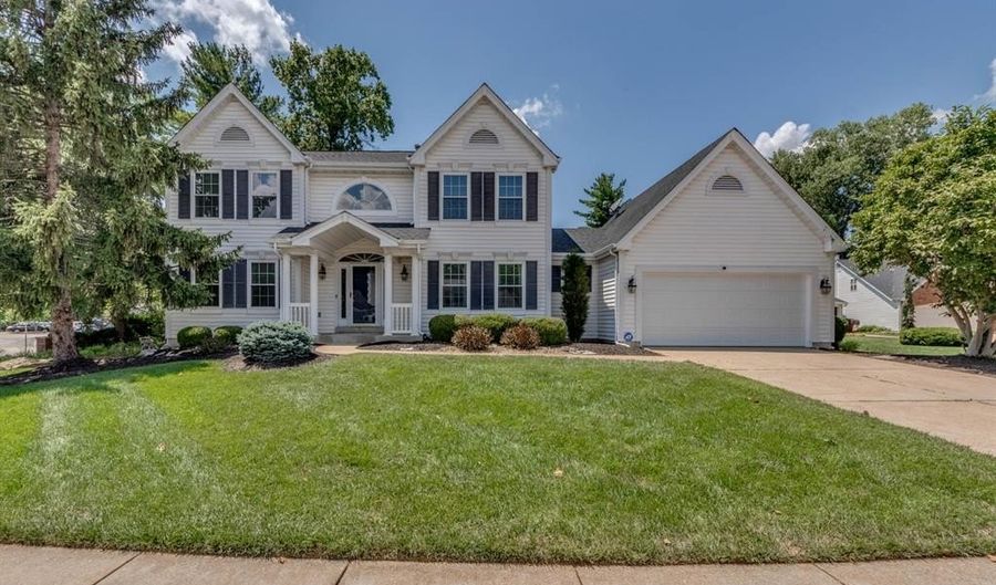 13153 Barrett Meadows Dr, Des Peres, MO 63021 - 4 Beds, 3 Bath