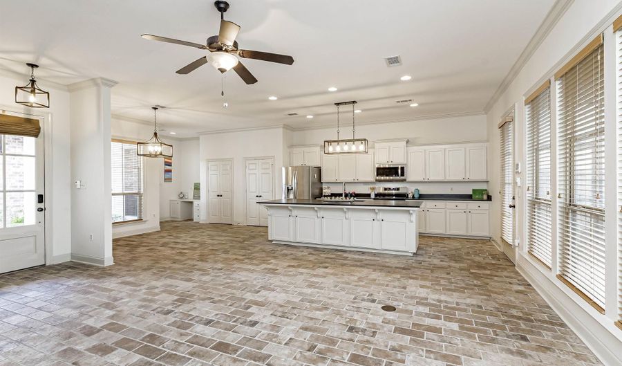 10542 Springtree Ave, Baton Rouge, LA 70810 - 3 Beds, 2 Bath