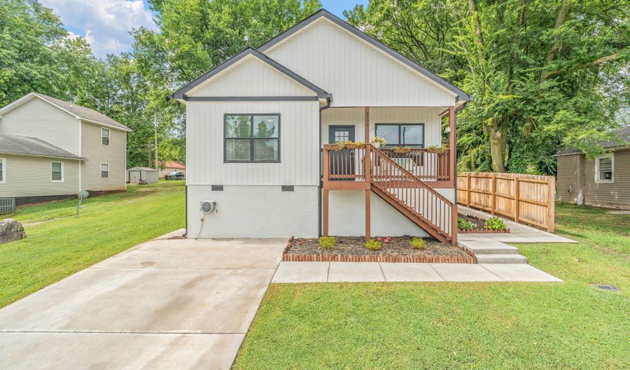 232 W Stephenson St, Alcoa, TN 37701 - 4 Beds, 2 Bath