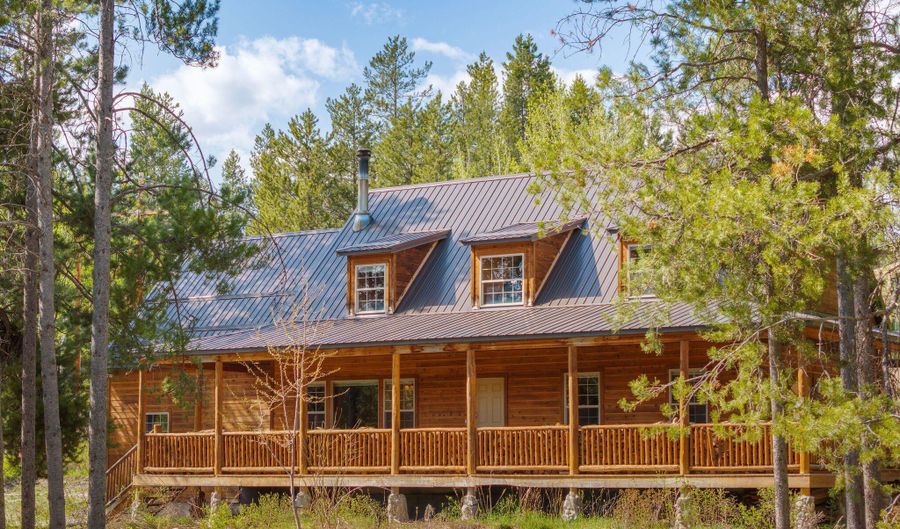 9 PINE St, Alpine, WY 83128 - 3 Beds, 3 Bath