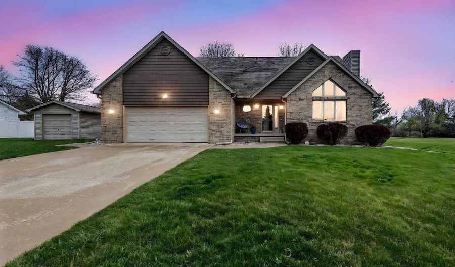3074 W Northmor, Adrian, MI 49221 - 3 Beds, 4 Bath