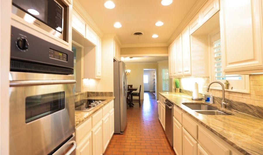1316 Southwood St, Alice, TX 78332 - 3 Beds, 2 Bath