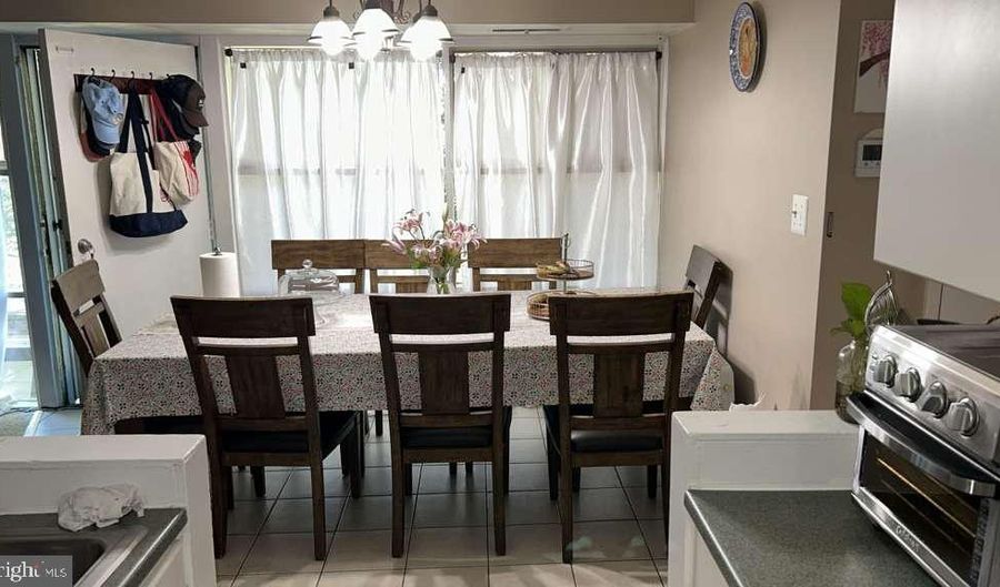 4911 AMERICANA Dr 101, Annandale, VA 22003 - 2 Beds, 1 Bath