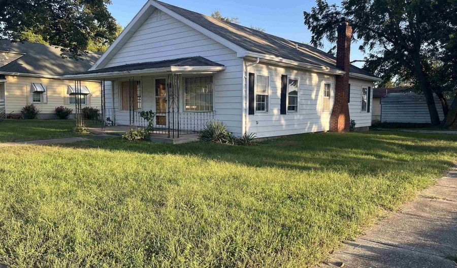 704 4th Ave E, Albia, IA 52531 - 2 Beds, 1 Bath