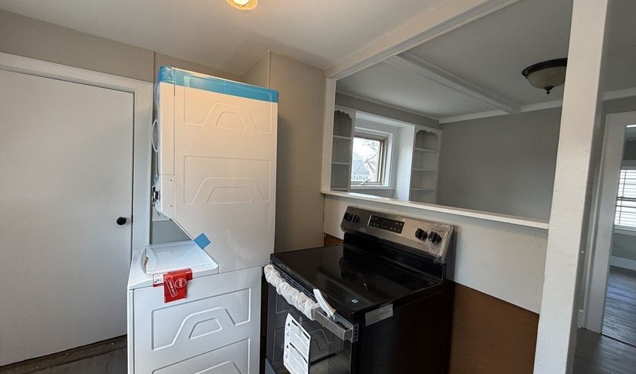 93 Friend St 2, Amesbury, MA 01913 - 3 Beds, 1 Bath