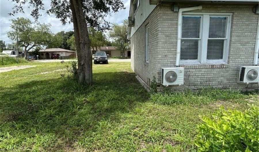 208 Scott St, Alice, TX 78332 - 3 Beds, 1 Bath