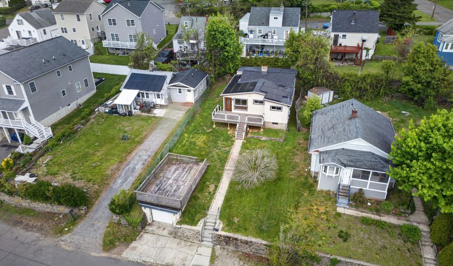 207 Hillcrest Rd, Bridgeport, CT 06606 - 3 Beds, 2 Bath