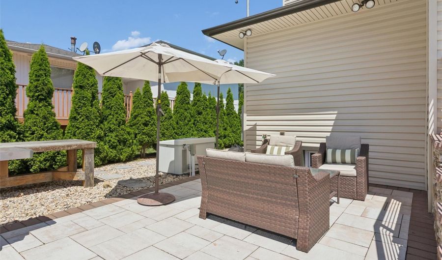 51 Dogwood Rd, Albertson, NY 11507 - 4 Beds, 3 Bath