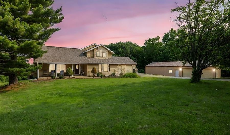 795 Schluersburg Rd, Augusta, MO 63332 - 4 Beds, 4 Bath