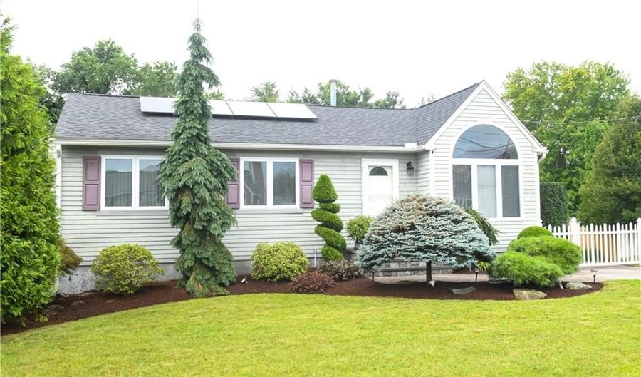 9 Mallory Ct, Cranston, RI 02910 - 3 Beds, 1 Bath