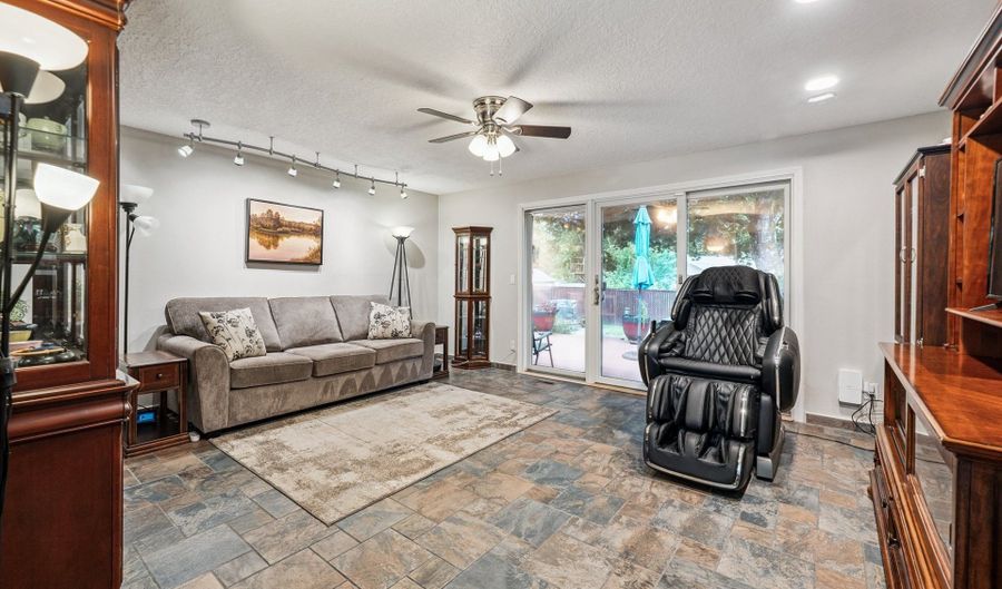 3905 SW 174TH Ave, Beaverton, OR 97078 - 3 Beds, 2 Bath