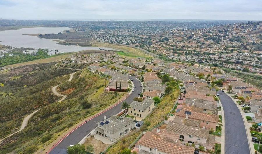 2176 Pointe Pkwy, Spring Valley, CA 91978 - 5 Beds, 3 Bath