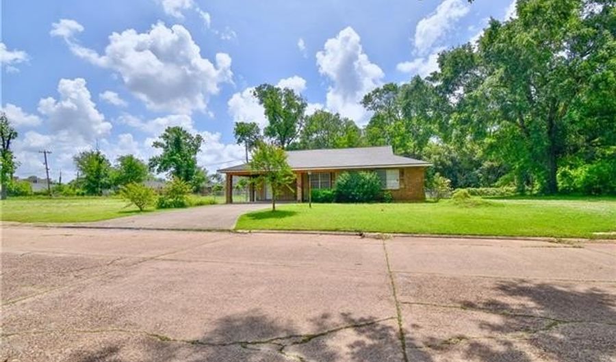 2412 GREENWAY Dr, Alexandria, LA 71301 - 3 Beds, 2 Bath