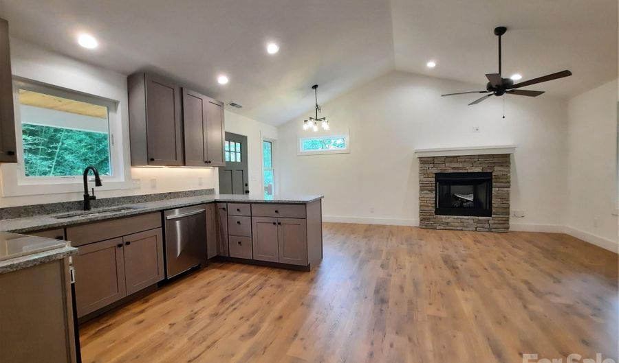 12 Overbrook Pl, Asheville, NC 28805 - 2 Beds, 2 Bath