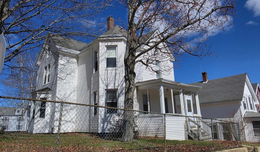 44 7Th St, Berlin, NH 03570 - 3 Beds, 3 Bath