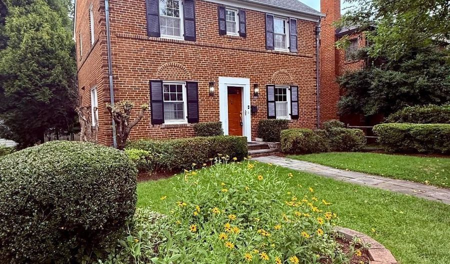 4523 ALTON Pl NW, Washington, DC 20016 - 3 Beds, 3 Bath