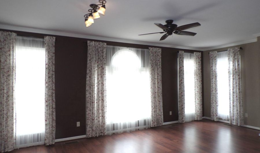 6624 THURLTON Dr, Alexandria, VA 22315 - 3 Beds, 4 Bath