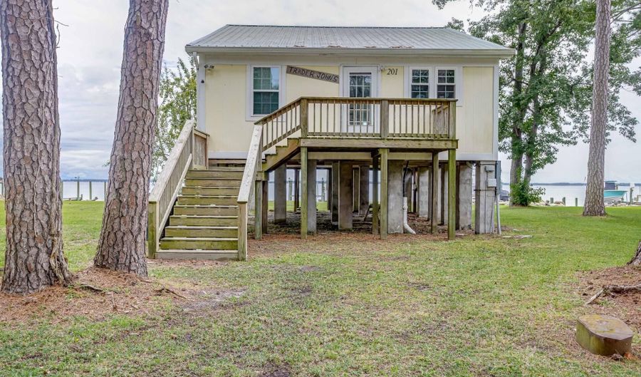 201 Hickory Point Dr, Aurora, NC 27806 - 2 Beds, 2 Bath