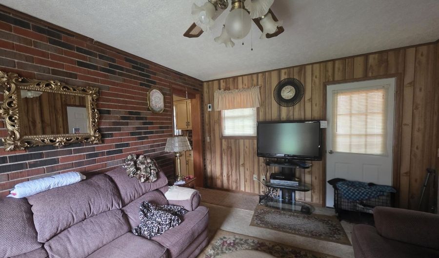 6842 U.S. 127, Albany, KY 42602 - 4 Beds, 2 Bath