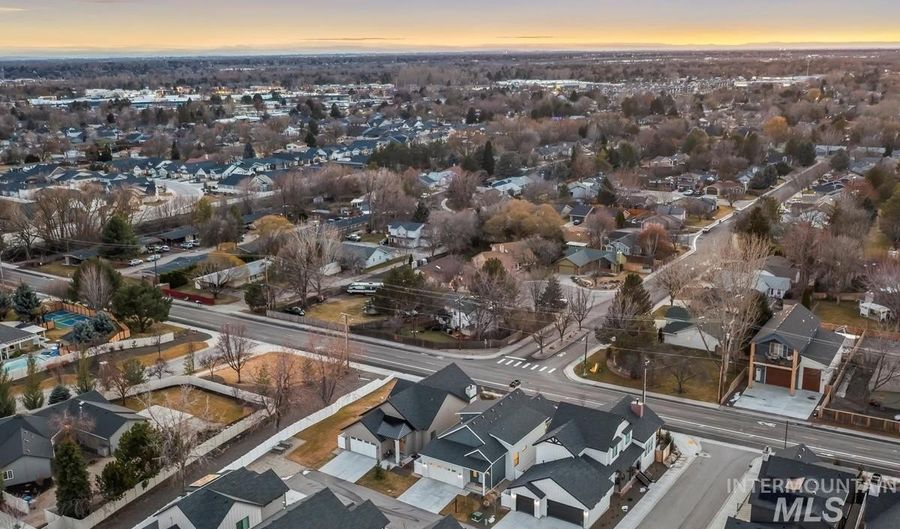 6381 W Tobi Ln, Boise, ID 83714 - 3 Beds, 4 Bath