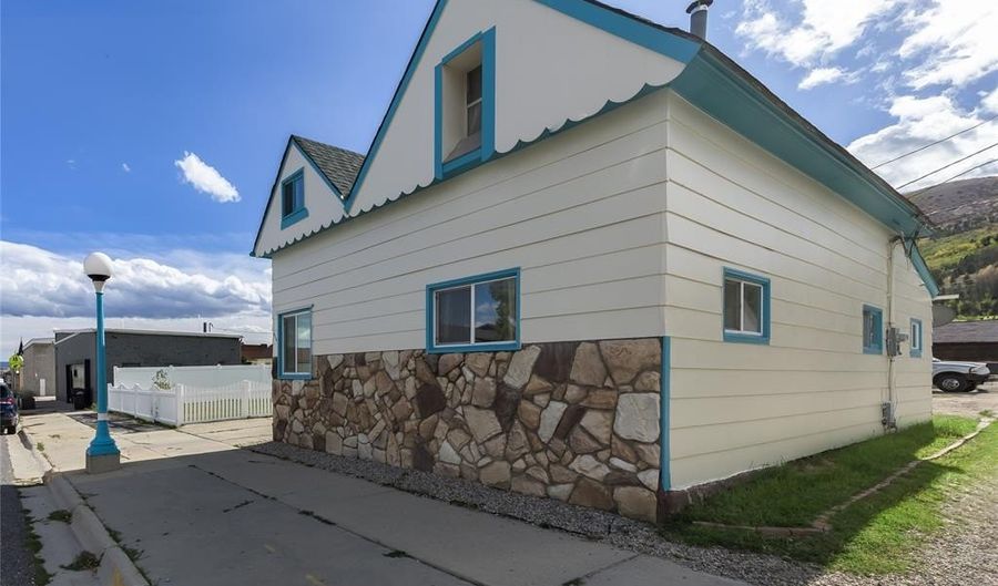 413 415 E 4th St, Anaconda, MT 59711 - 4 Beds, 3 Bath