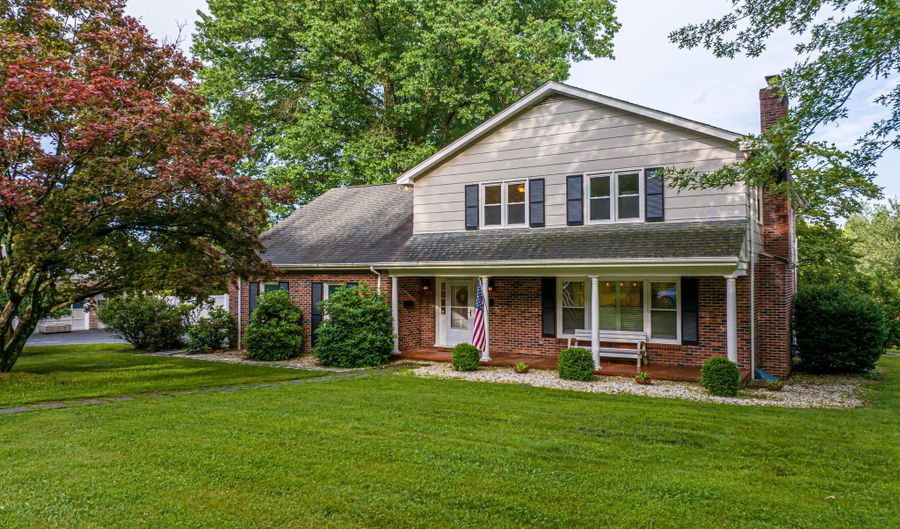 142 NE Hillside Dr, Abingdon, VA 24210 - 4 Beds, 4 Bath