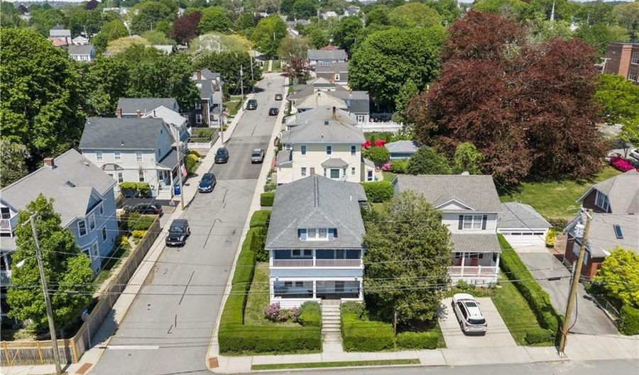 2 Bedlow Ave, Newport, RI 02840 - 4 Beds, 2 Bath