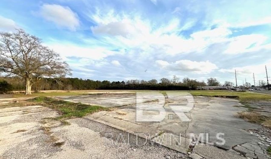 326 N Main St, Atmore, AL 36502 - 0 Beds, 0 Bath