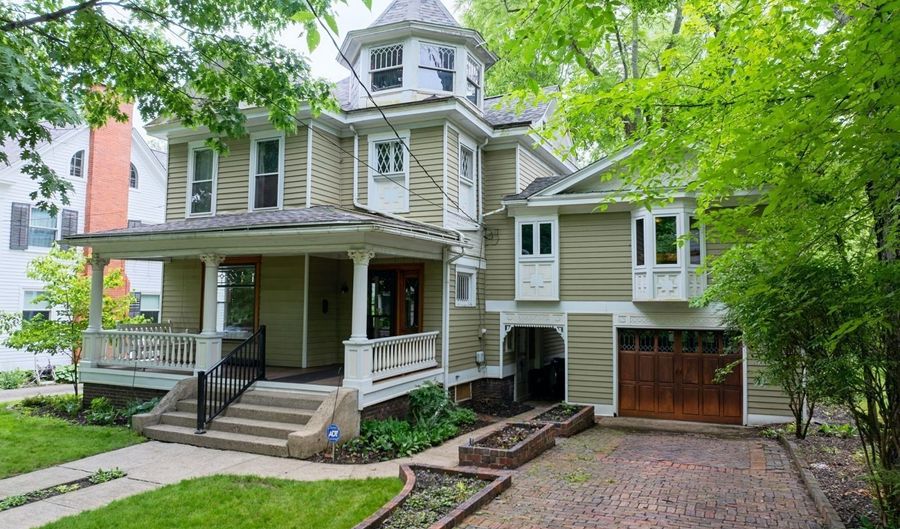 26 Elmwood Pl, Athens, OH 45701 - 4 Beds, 3 Bath