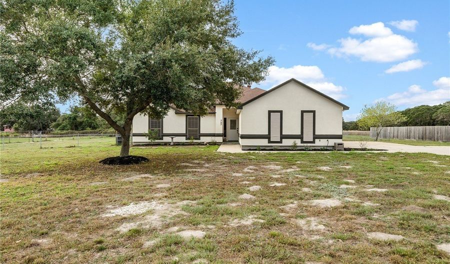 727 W Johnson Ave, Aransas Pass, TX 78336 - 3 Beds, 2 Bath